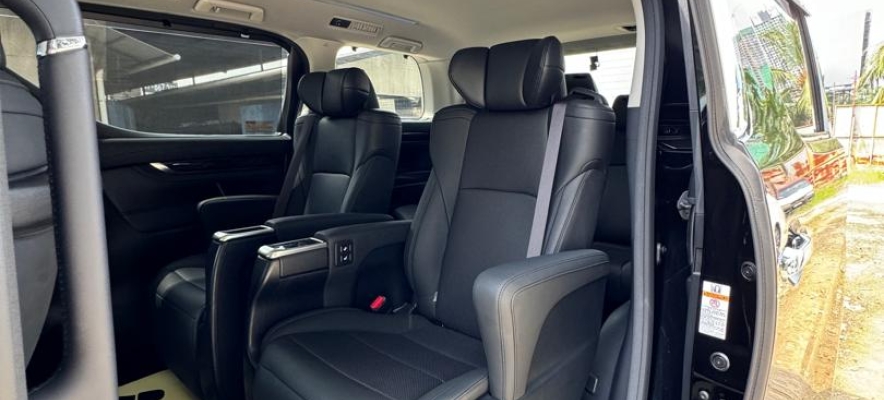 Toyota Alphard - Airport Transfers