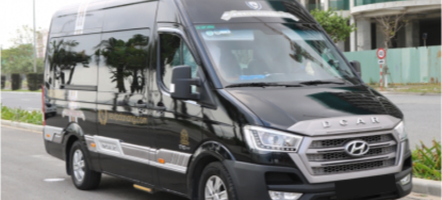 Luxury Limousine  9 Seats