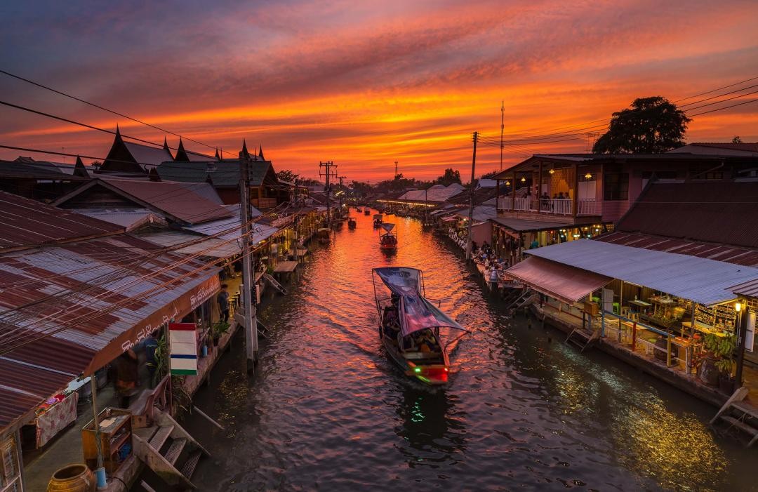 2 Days Bangkok – Amphawa – Pattaya yacht Tour (Excluded Hotel)